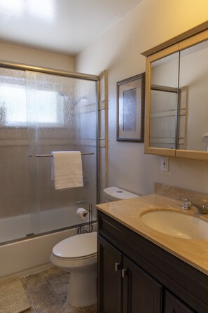 Bathroom - Updated and Clean 2-bedroom in San Jose (San Jose)