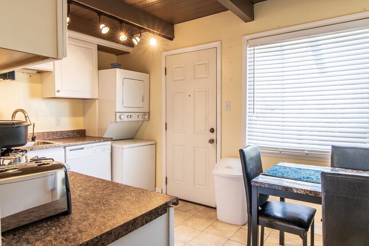 Apartment (Sunny Two Bed in Richmond) | Private kitchen | Fridge, microwave, dishwasher, coffee/tea maker