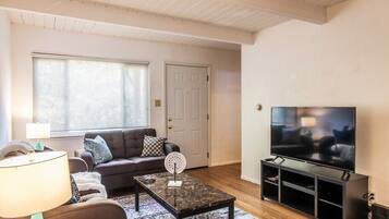 Apartment (Sunny Two Bed in Richmond) | Living room | TV