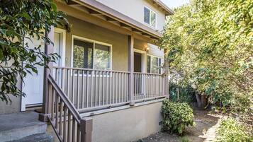 Apartment (Sunny Two Bed in Richmond) | Exterior