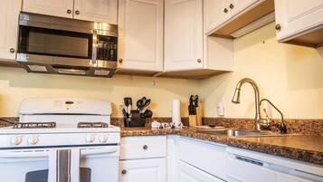 Apartment (Sunny Two Bed in Richmond) | Private kitchen | Fridge, microwave, dishwasher, coffee/tea maker