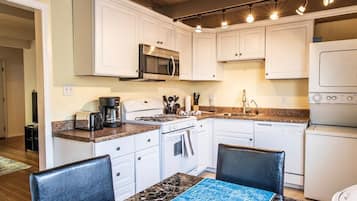 Apartment (Sunny Two Bed in Richmond) | Private kitchen | Fridge, microwave, dishwasher, coffee/tea maker