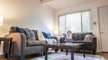 Apartment (Sunny Two Bed in Richmond) | Living room | TV