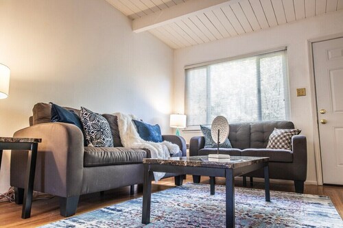 Sunny Two Bed in Richmond