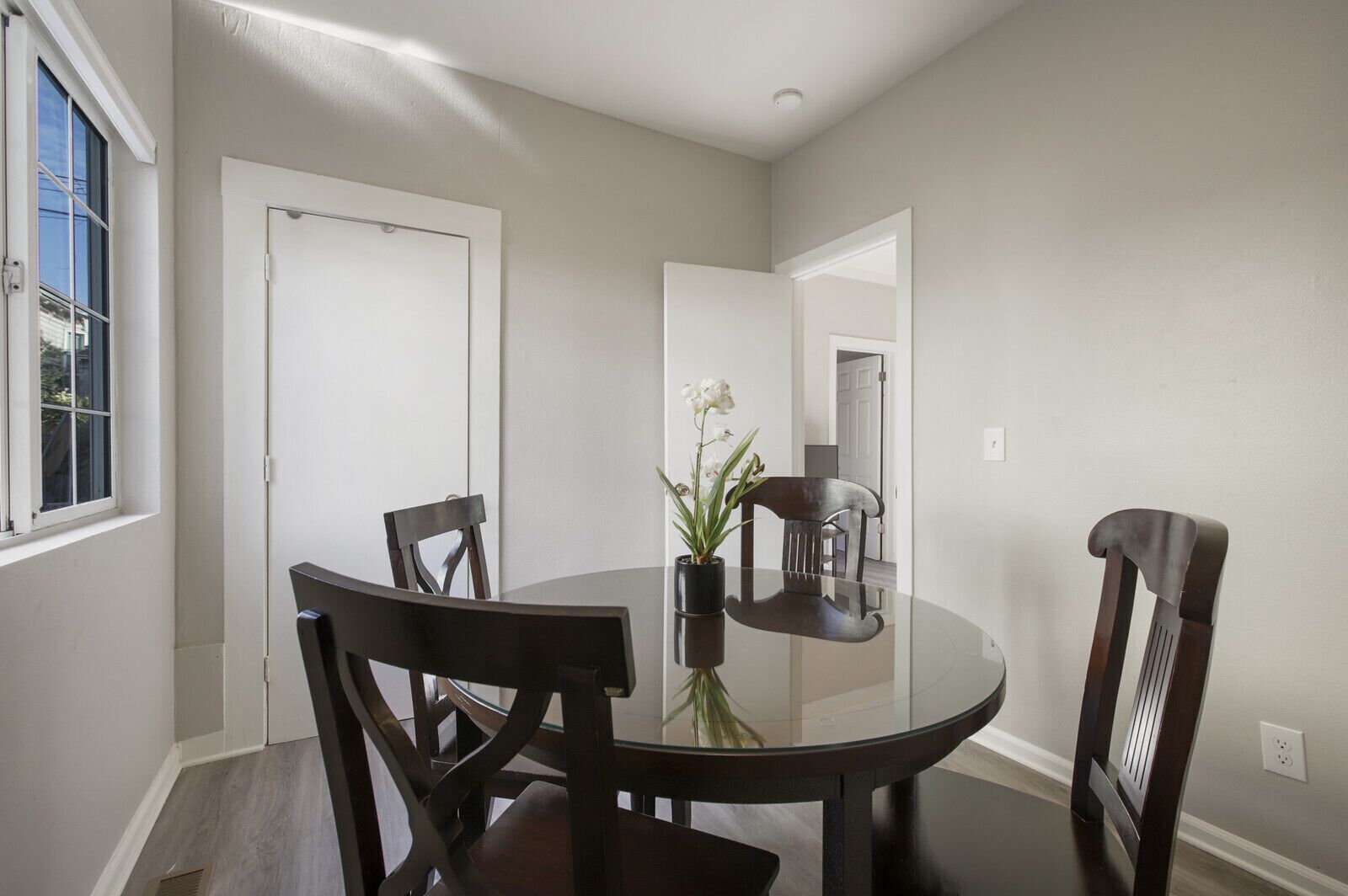 Tủ lạnh, lò vi sóng, dụng cụ pha cà phê/trà 