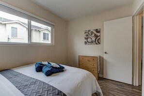 Room - Comfy 2-bedroom, 5min to Concord Bart (Concord)