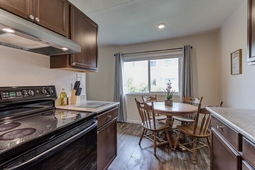Comfy 2-bedroom, 5min to Concord Bart