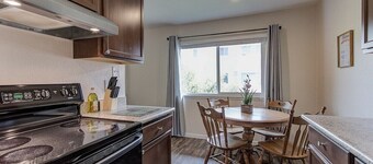Comfy 2-bedroom, 5min to Concord Bart