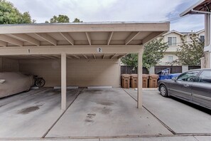 Apartment (Comfy 2-Bedroom, 5min to Concord BART) | Parking | Free self-parking