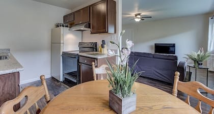 Comfy 2-bedroom, 5min to Concord Bart