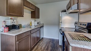 Apartment (Comfy 2-Bedroom, 5min to Concord BART) | Private kitchen - Comfy 2-bedroom, 5min to Concord Bart (Concord)