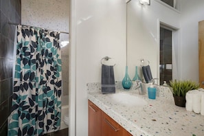 Apartment | Bathroom