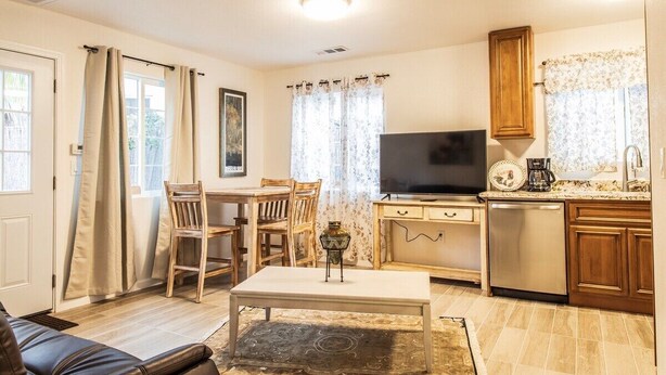 House (Cozy Three Bedroom in Concord) | Private kitchen | Coffee/tea maker, fridge, microwave, dishwasher - Cozy Three Bedroom in Concord (Concord)