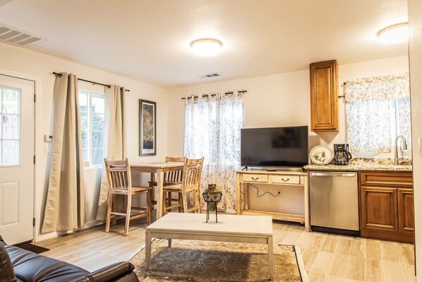 House (Cozy Three Bedroom in Concord) | Private kitchen | Fridge, microwave, dishwasher, coffee/tea maker - Cozy Three Bedroom in Concord (Concord)