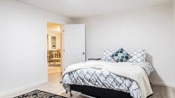 House (Cozy Three Bedroom in Concord) | 3 bedrooms, desk, free WiFi