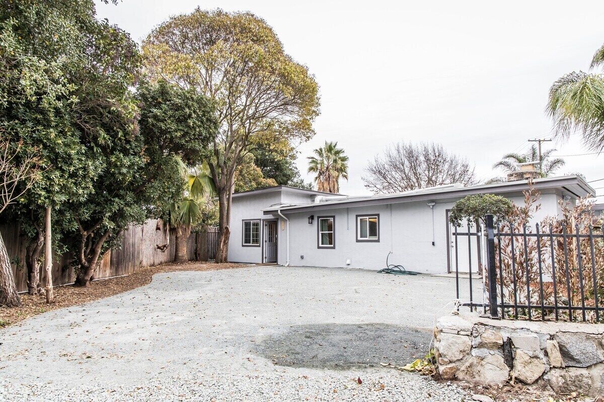 Nhà (Cozy Three Bedroom in Concord) | Ngoại thất