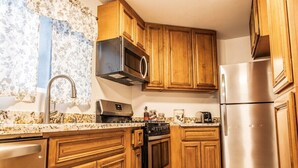 House (Cozy Three Bedroom in Concord) | Private kitchen | Coffee/tea maker, fridge, microwave, dishwasher - Cozy Three Bedroom in Concord (Concord)