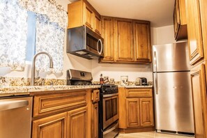 House (Cozy Three Bedroom in Concord) | Private kitchen | Fridge, microwave, dishwasher, coffee/tea maker - Cozy Three Bedroom in Concord (Concord)