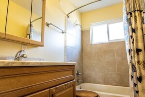 Casa (Snug Richmond Two Bed) | Baño