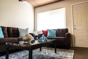 House (Snug Richmond Two Bed) | Living room | TV - Snug Richmond Two Bed (Richmond)