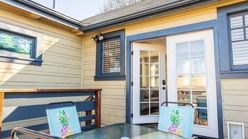 Apartment (Stunning Alameda One Bedroom) | Property grounds