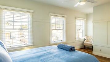 Apartment (Stunning Alameda One Bedroom) | 1 bedroom, desk, free WiFi