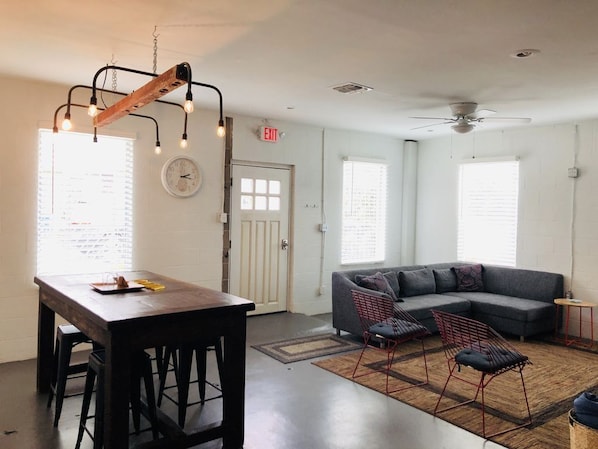 TV, Netflix, Hulu, streaming services