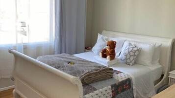 Apartment | 1 bedroom, desk, free wired internet