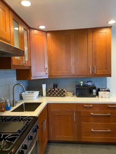 3424 Entire 1br Apt/house in El Cerrito Plaza