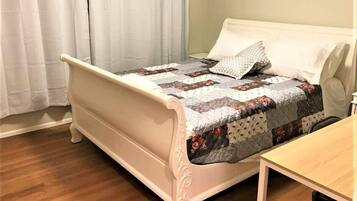 Apartment | 1 bedroom, desk, free wired internet