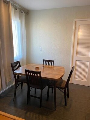 Apartment | Private kitchen | Fridge, microwave, coffee/tea maker, cookware/dishes/utensils - 3424 Entire 1br Apt/house in El Cerrito Plaza (El Cerrito)