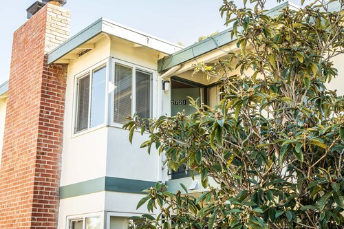 Sunny Palo Alto Two Bed