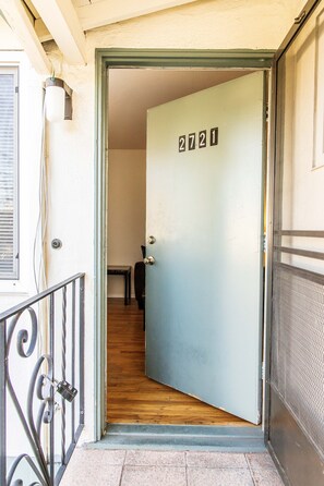 Interior - Sunny Palo Alto Two Bed (Palo Alto)