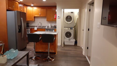 Updated 1-bedroom in Baton Rouge, w/ Washer/dryer