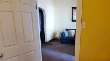 Apartment (Cozy 2-bedroom in Cleveland) | 2 bedrooms, desk, free WiFi