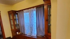 Unclassified image, 4 of 13, button - Cozy 2-bedroom in Cleveland (Cleveland)