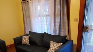 Unclassified image, 5 of 13, button - Cozy 2-bedroom in Cleveland (Cleveland)