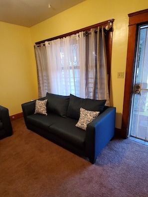 Apartment (Cozy 2-bedroom in Cleveland) | Living room | TV - Cozy 2-bedroom in Cleveland (Cleveland)