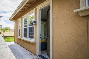 Balcony - Cozy, Updated In-law (Livermore)