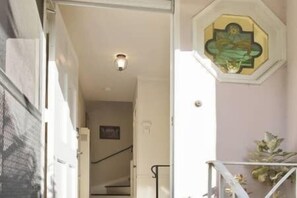 1 bedroom, free WiFi - Quiet, Well-lit 1br/1ba Duplex Unit With Garden (San Mateo)