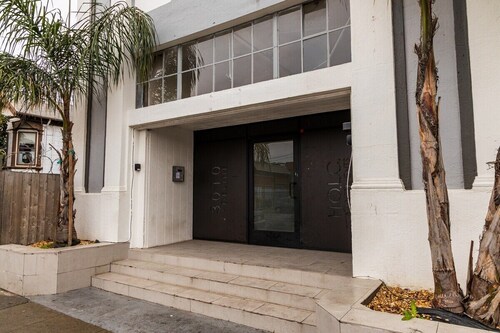 Cozy Studio Nestled in the Heart of West Oakland