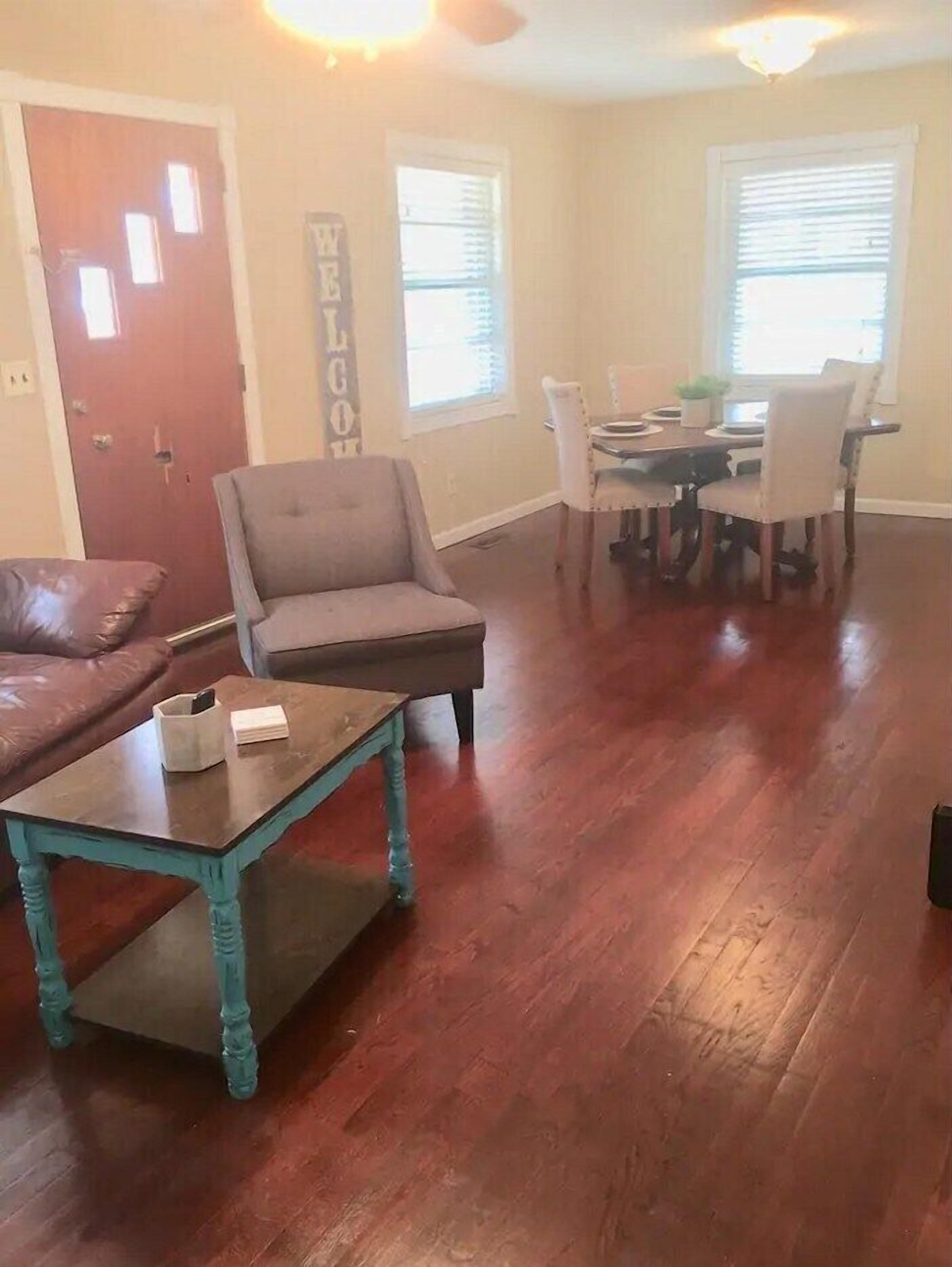 House (Cozy 3 Bed 12 minutes Ft Benning - Wa) | Living room | TV