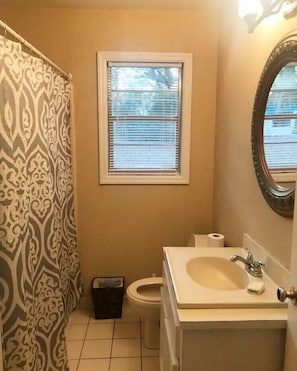 House (Cozy 3 Bed 12 minutes Ft Benning - Wa) | Bathroom - Cozy 3 Bed 12 Minutes Ft Benning - Washer/dryer (Columbus)