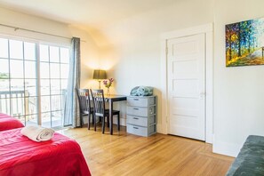 Apartment (Large and Bright 3 Bedroom With Room ) | 3 bedrooms, desk, free WiFi, bed sheets - Large and Bright 3 Bedroom With Room For 7 (San Bruno)