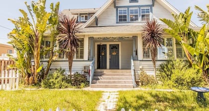 Large and Bright 3 Bedroom With Room For 7