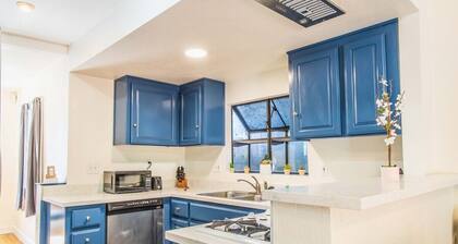 Cozy Oakland 2 Bedroom w/ Backyard