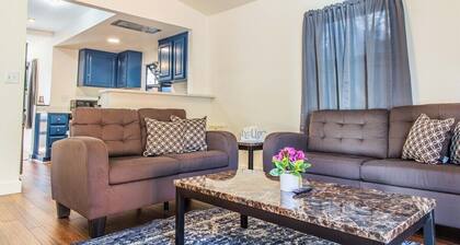 Cozy Oakland 2 Bedroom w/ Backyard