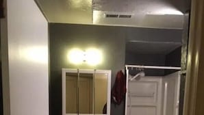 Apartment (Entire 2bed apartment near Kansas Sta) | Bathroom - Entire 2bed Apartment Near Kansas State University (Manhattan)