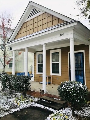 Bungalow (The Blue Door Bungalow - ideal for a ) | Ngoại thất