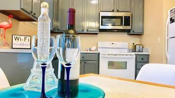 Bungalow (The Blue Door Bungalow - ideal for a ) | Private kitchen | Fridge, microwave, dishwasher, coffee/tea maker